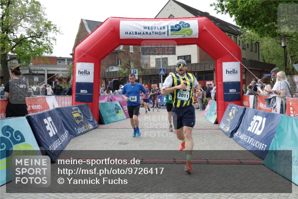 10.05.2026 - 8. Wedeler Halbmarathon Yannick Fuchs http://msf.ph/oto/9726417 10.05.2026 11:39:48 Ziel 402, 434, 585, 844, 1028, 1054, 2011 meine-sportfotos.de