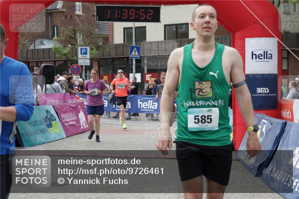 10.05.2026 - 8. Wedeler Halbmarathon Yannick Fuchs http://msf.ph/oto/9726461 10.05.2026 11:39:50 Ziel 434, 585, 844, 1028, 1054, 2011 meine-sportfotos.de