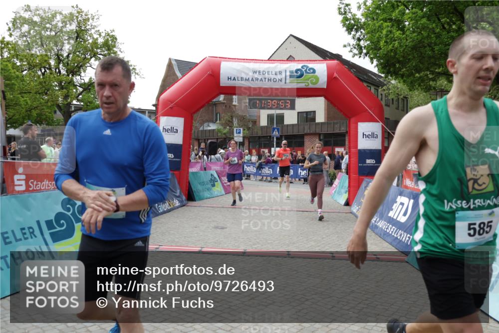 10.05.2026 - 8. Wedeler Halbmarathon Yannick Fuchs http://msf.ph/oto/9726493 10.05.2026 11:39:51 Ziel 434, 585, 844, 1028, 1054, 2011, 2058, 2175 meine-sportfotos.de