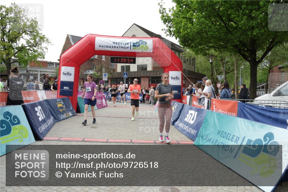 10.05.2026 - 8. Wedeler Halbmarathon Yannick Fuchs http://msf.ph/oto/9726518 10.05.2026 11:39:53 Ziel 434, 585, 844, 1028, 1054, 2011, 2058, 2175 meine-sportfotos.de