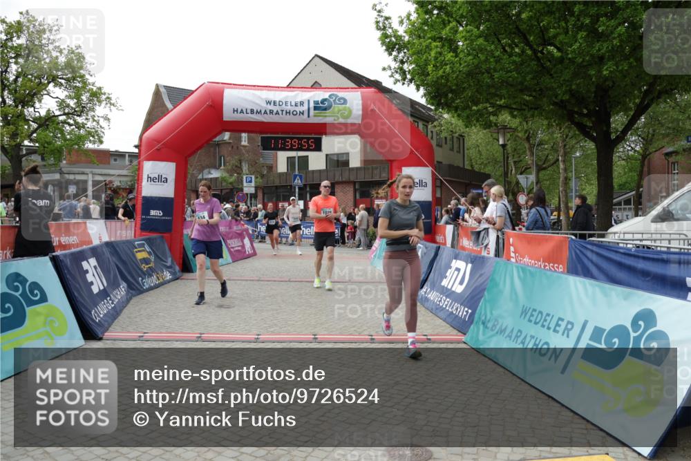 10.05.2026 - 8. Wedeler Halbmarathon Yannick Fuchs http://msf.ph/oto/9726524 10.05.2026 11:39:53 Ziel 434, 585, 844, 1028, 1054, 2011, 2058, 2175 meine-sportfotos.de
