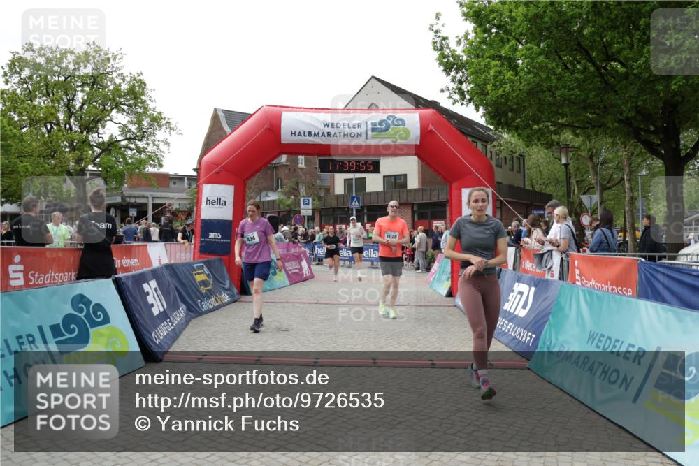 10.05.2026 - 8. Wedeler Halbmarathon Yannick Fuchs http://msf.ph/oto/9726535 10.05.2026 11:39:53 Ziel 434, 585, 844, 1028, 1054, 2011, 2058, 2175 meine-sportfotos.de