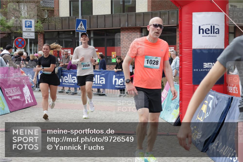 10.05.2026 - 8. Wedeler Halbmarathon Yannick Fuchs http://msf.ph/oto/9726549 10.05.2026 11:39:54 Ziel 434, 585, 844, 1028, 1054, 2058, 2175 meine-sportfotos.de
