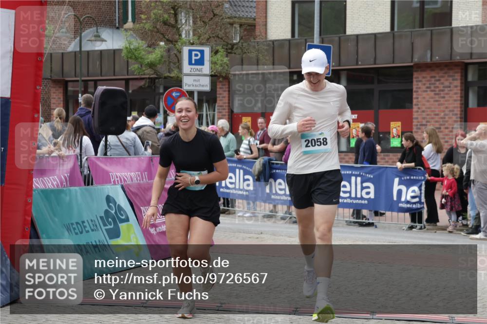 10.05.2026 - 8. Wedeler Halbmarathon Yannick Fuchs http://msf.ph/oto/9726567 10.05.2026 11:39:55 Ziel 434, 1028, 1054, 2058, 2175 meine-sportfotos.de