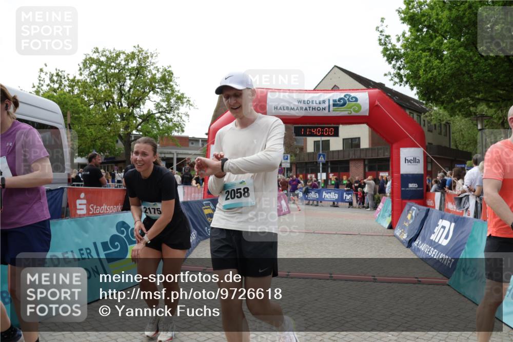10.05.2026 - 8. Wedeler Halbmarathon Yannick Fuchs http://msf.ph/oto/9726618 10.05.2026 11:39:58 Ziel 217, 864, 1028, 2058, 2175 meine-sportfotos.de