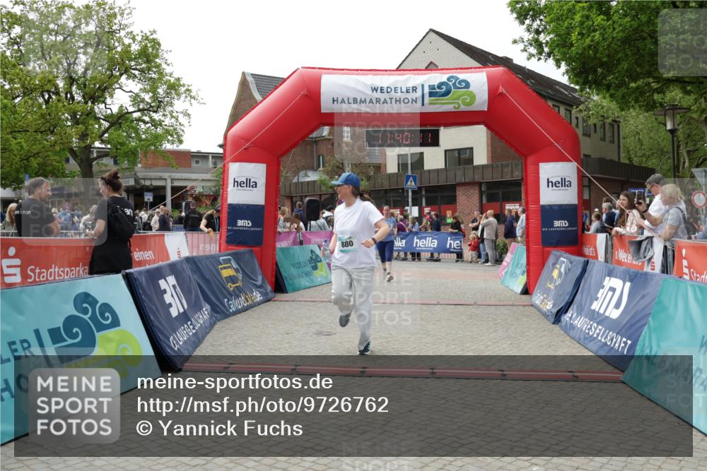 10.05.2026 - 8. Wedeler Halbmarathon Yannick Fuchs http://msf.ph/oto/9726762 10.05.2026 11:40:09 Ziel 275, 628, 817 meine-sportfotos.de