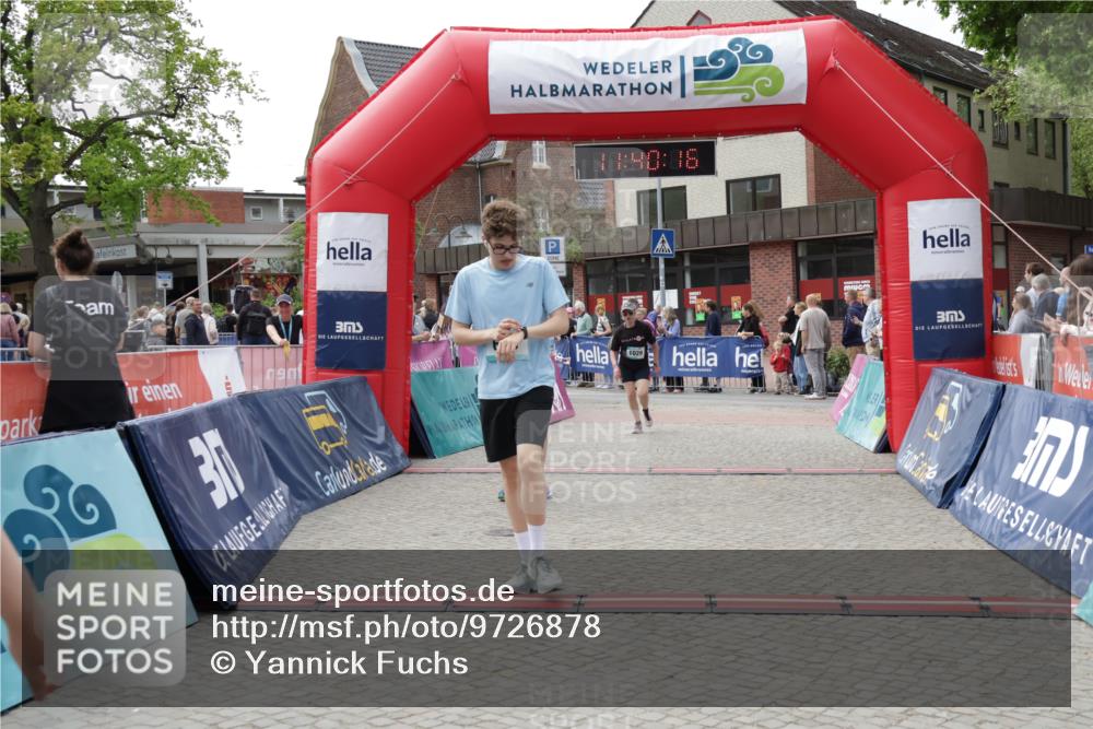 10.05.2026 - 8. Wedeler Halbmarathon Yannick Fuchs http://msf.ph/oto/9726878 10.05.2026 11:40:14 Ziel 275, 628, 817, 1029 meine-sportfotos.de