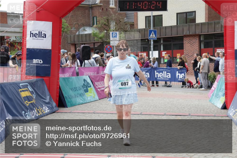 10.05.2026 - 8. Wedeler Halbmarathon Yannick Fuchs http://msf.ph/oto/9726961 10.05.2026 11:40:22 Ziel 592, 593, 697, 929, 932, 1029, 2053 meine-sportfotos.de