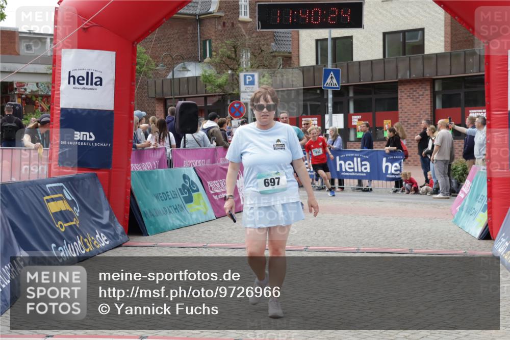 10.05.2026 - 8. Wedeler Halbmarathon Yannick Fuchs http://msf.ph/oto/9726966 10.05.2026 11:40:23 Ziel 592, 593, 697, 929, 932, 2053 meine-sportfotos.de