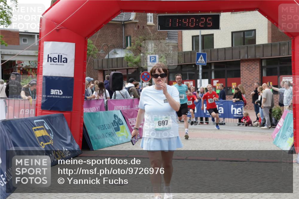 10.05.2026 - 8. Wedeler Halbmarathon Yannick Fuchs http://msf.ph/oto/9726976 10.05.2026 11:40:23 Ziel 592, 593, 697, 929, 932, 2053 meine-sportfotos.de