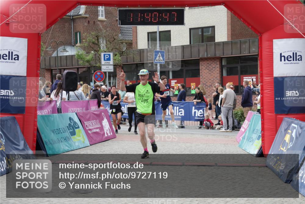 10.05.2026 - 8. Wedeler Halbmarathon Yannick Fuchs http://msf.ph/oto/9727119 10.05.2026 11:40:45 Ziel 340, 591, 639, 738, 1001 meine-sportfotos.de