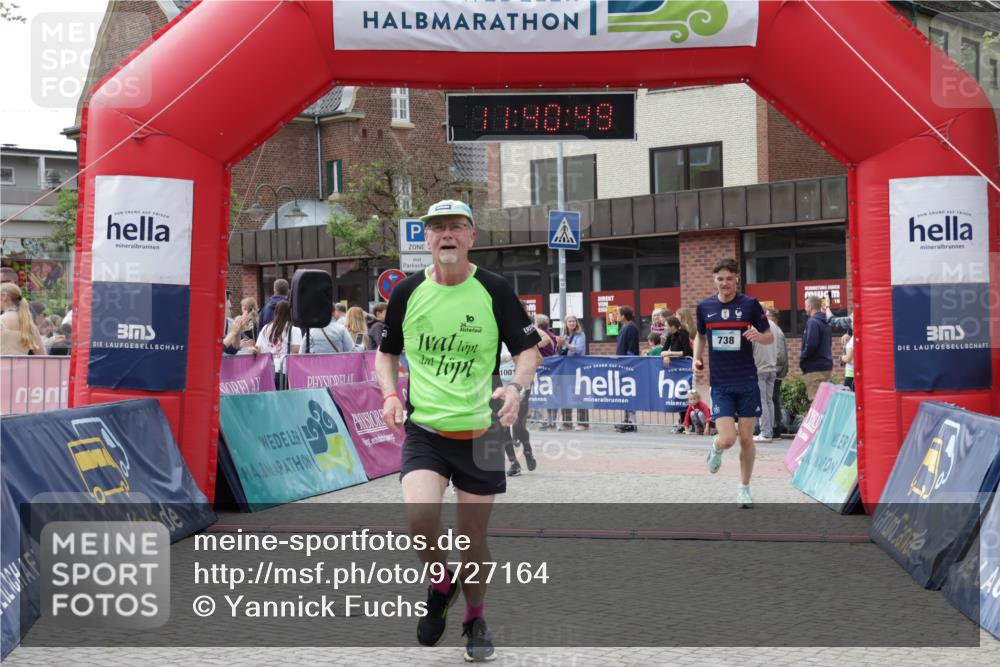 10.05.2026 - 8. Wedeler Halbmarathon Yannick Fuchs http://msf.ph/oto/9727164 10.05.2026 11:40:47 Ziel 340, 591, 639, 738, 1001 meine-sportfotos.de