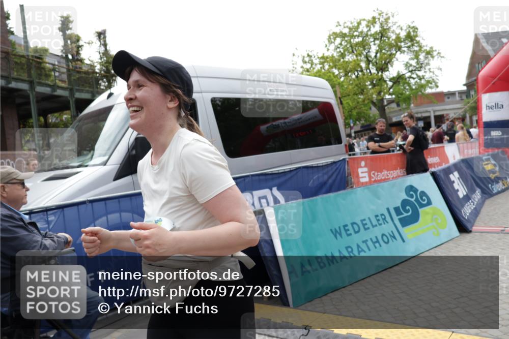 10.05.2026 - 8. Wedeler Halbmarathon Yannick Fuchs http://msf.ph/oto/9727285 10.05.2026 11:40:55 Ziel 591, 957, 968, 1001 meine-sportfotos.de