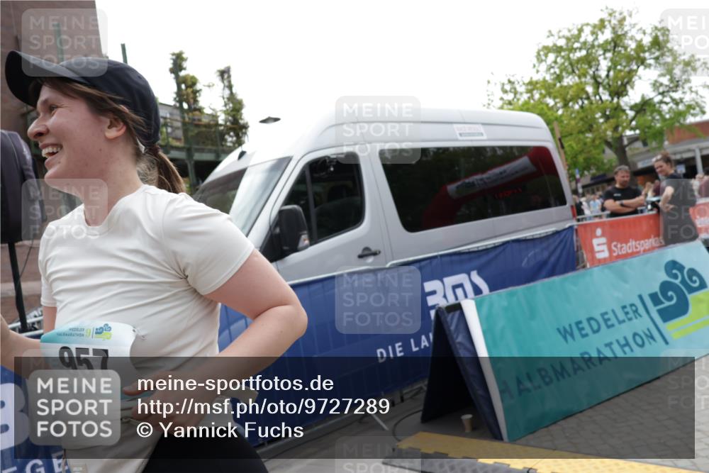 10.05.2026 - 8. Wedeler Halbmarathon Yannick Fuchs http://msf.ph/oto/9727289 10.05.2026 11:40:56 Ziel 957, 968, 2190 meine-sportfotos.de
