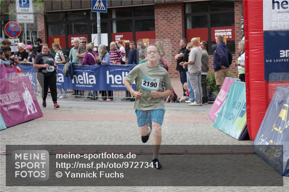 10.05.2026 - 8. Wedeler Halbmarathon Yannick Fuchs http://msf.ph/oto/9727341 10.05.2026 11:41:00 Ziel 679, 893, 968, 2190 meine-sportfotos.de