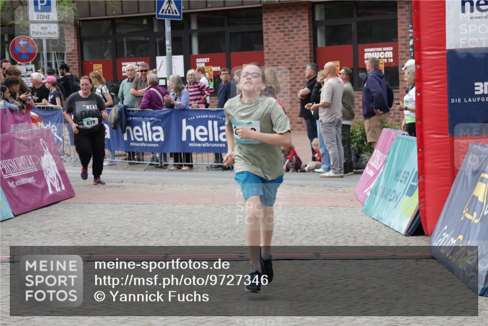 10.05.2026 - 8. Wedeler Halbmarathon Yannick Fuchs http://msf.ph/oto/9727346 10.05.2026 11:41:00 Ziel 679, 893, 968, 2190 meine-sportfotos.de