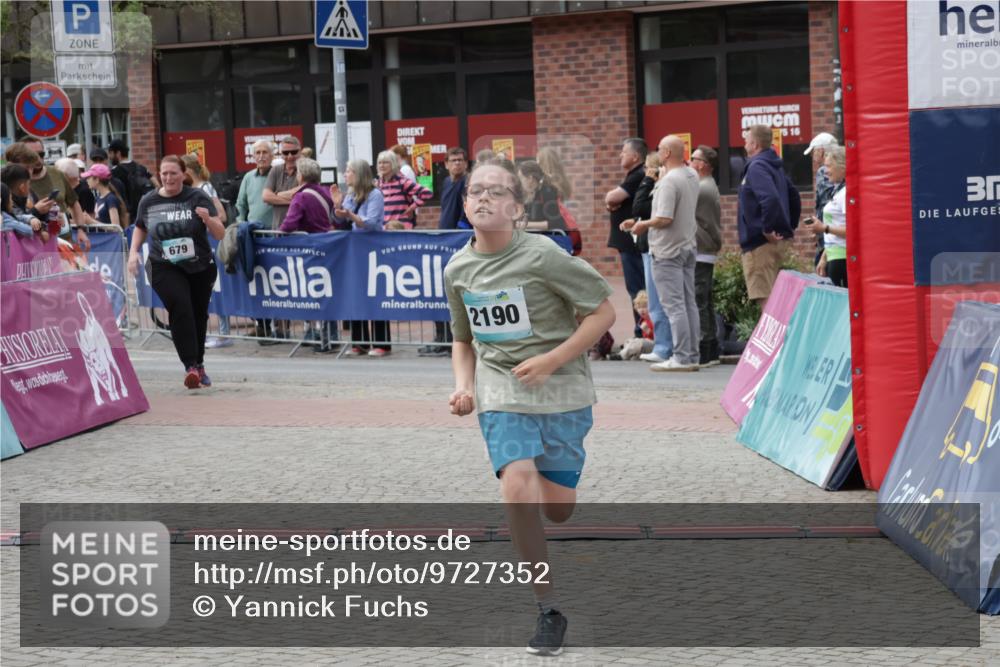 10.05.2026 - 8. Wedeler Halbmarathon Yannick Fuchs http://msf.ph/oto/9727352 10.05.2026 11:41:00 Ziel 679, 893, 968, 2190 meine-sportfotos.de