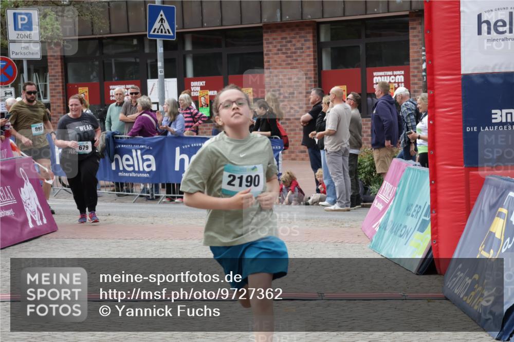 10.05.2026 - 8. Wedeler Halbmarathon Yannick Fuchs http://msf.ph/oto/9727362 10.05.2026 11:41:01 Ziel 679, 893, 968, 2190 meine-sportfotos.de