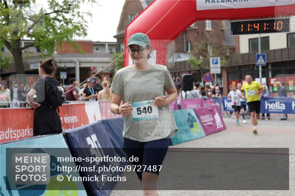 10.05.2026 - 8. Wedeler Halbmarathon Yannick Fuchs http://msf.ph/oto/9727487 10.05.2026 11:41:08 Ziel 310, 540, 543, 658, 679, 770, 893, 1048 meine-sportfotos.de