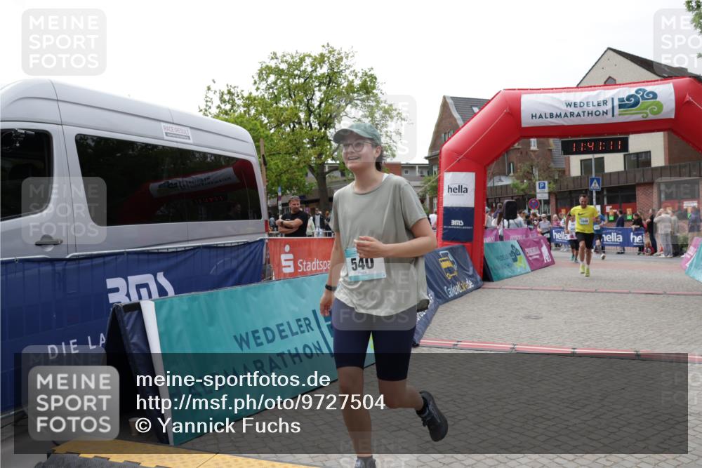 10.05.2026 - 8. Wedeler Halbmarathon Yannick Fuchs http://msf.ph/oto/9727504 10.05.2026 11:41:09 Ziel 310, 540, 543, 658, 679, 770, 893, 1048 meine-sportfotos.de