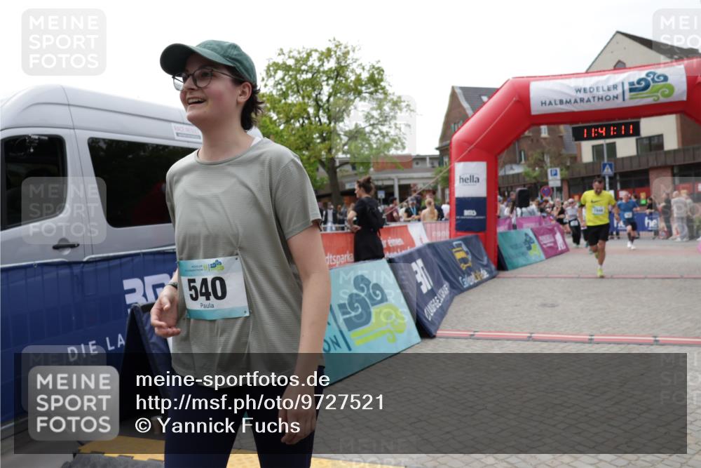 10.05.2026 - 8. Wedeler Halbmarathon Yannick Fuchs http://msf.ph/oto/9727521 10.05.2026 11:41:09 Ziel 310, 540, 543, 658, 679, 770, 893, 1048 meine-sportfotos.de