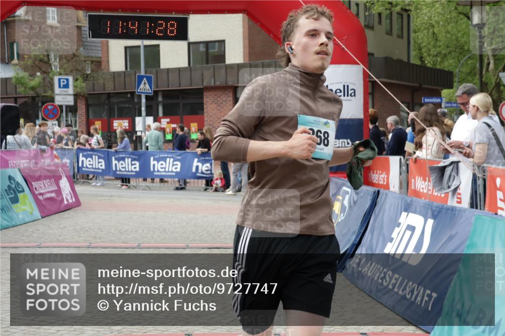 10.05.2026 - 8. Wedeler Halbmarathon Yannick Fuchs http://msf.ph/oto/9727747 10.05.2026 11:41:26 Ziel 54, 868 meine-sportfotos.de