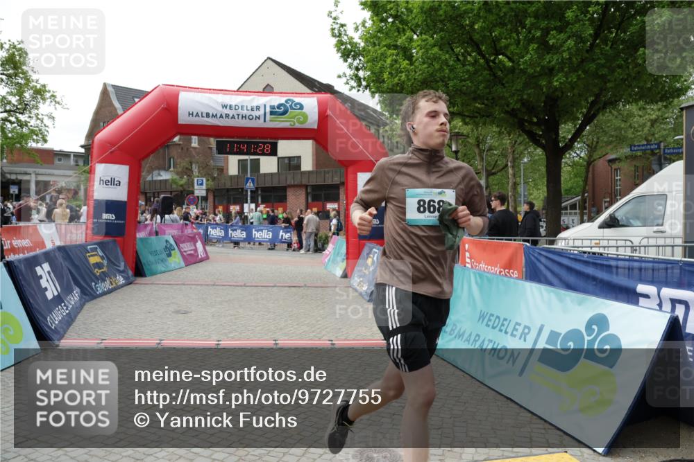 10.05.2026 - 8. Wedeler Halbmarathon Yannick Fuchs http://msf.ph/oto/9727755 10.05.2026 11:41:27 Ziel 54, 868 meine-sportfotos.de