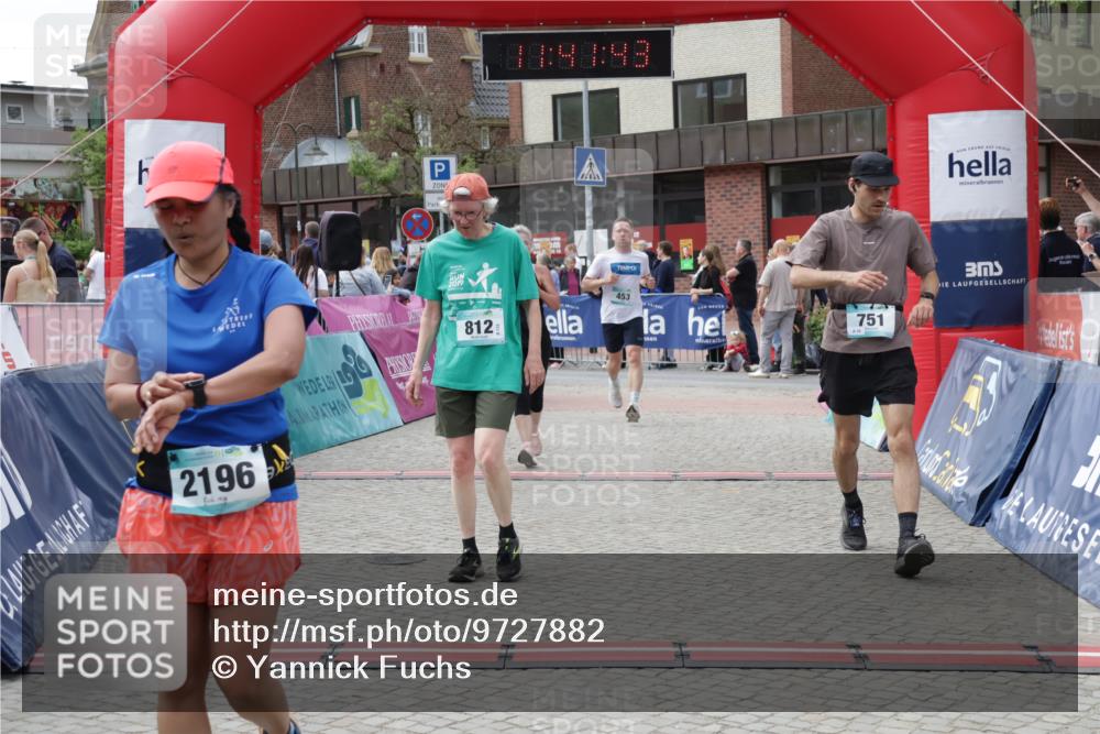 10.05.2026 - 8. Wedeler Halbmarathon Yannick Fuchs http://msf.ph/oto/9727882 10.05.2026 11:41:41 Ziel 248, 453, 751, 812, 2196, 2238 meine-sportfotos.de