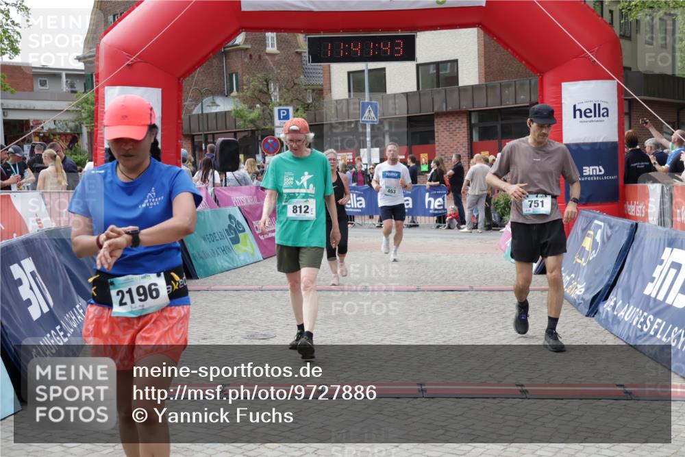 10.05.2026 - 8. Wedeler Halbmarathon Yannick Fuchs http://msf.ph/oto/9727886 10.05.2026 11:41:41 Ziel 248, 453, 751, 812, 2196, 2238 meine-sportfotos.de