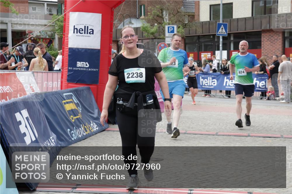 10.05.2026 - 8. Wedeler Halbmarathon Yannick Fuchs http://msf.ph/oto/9727960 10.05.2026 11:41:47 Ziel 108, 223, 248, 453, 923, 924, 2238 meine-sportfotos.de