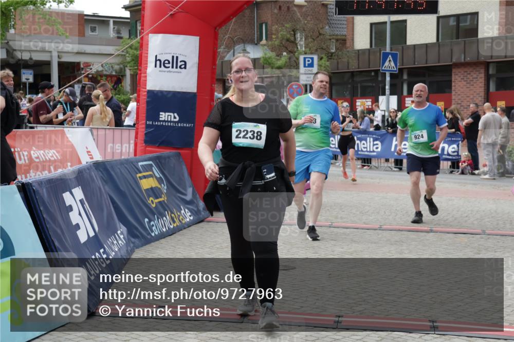 10.05.2026 - 8. Wedeler Halbmarathon Yannick Fuchs http://msf.ph/oto/9727963 10.05.2026 11:41:48 Ziel 108, 223, 248, 453, 923, 924, 2238 meine-sportfotos.de