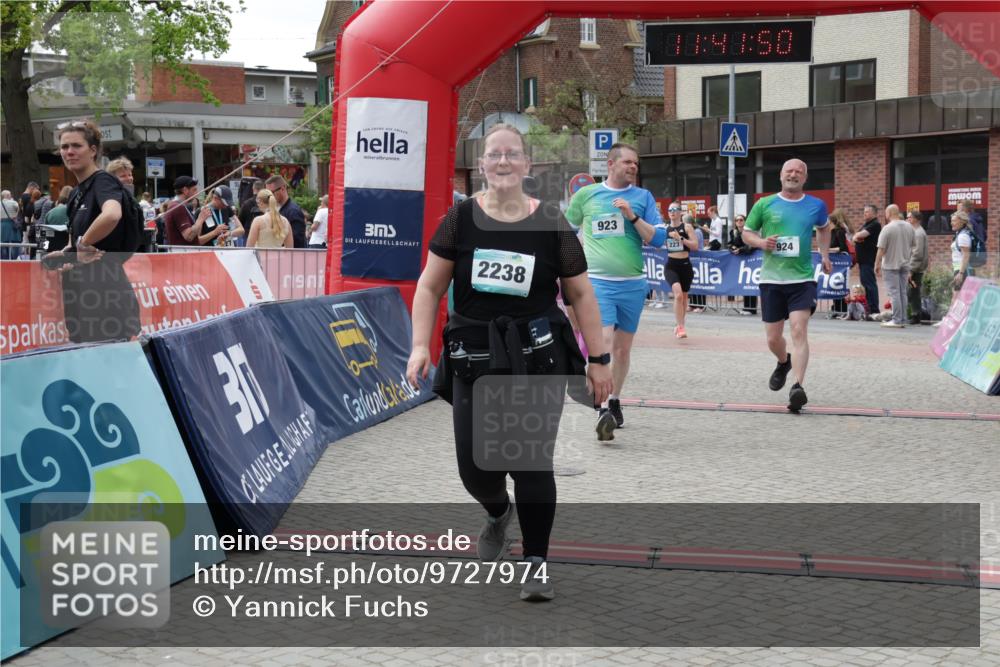 10.05.2026 - 8. Wedeler Halbmarathon Yannick Fuchs http://msf.ph/oto/9727974 10.05.2026 11:41:48 Ziel 108, 223, 248, 453, 923, 924, 2238 meine-sportfotos.de