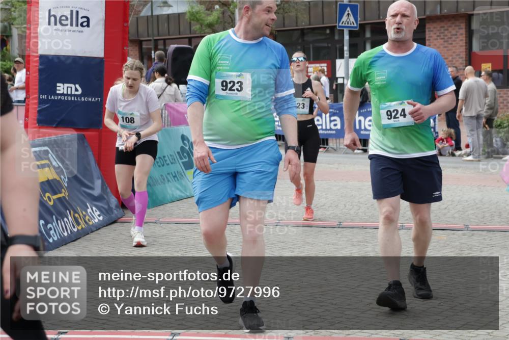 10.05.2026 - 8. Wedeler Halbmarathon Yannick Fuchs http://msf.ph/oto/9727996 10.05.2026 11:41:50 Ziel 108, 223, 923, 924, 2238 meine-sportfotos.de
