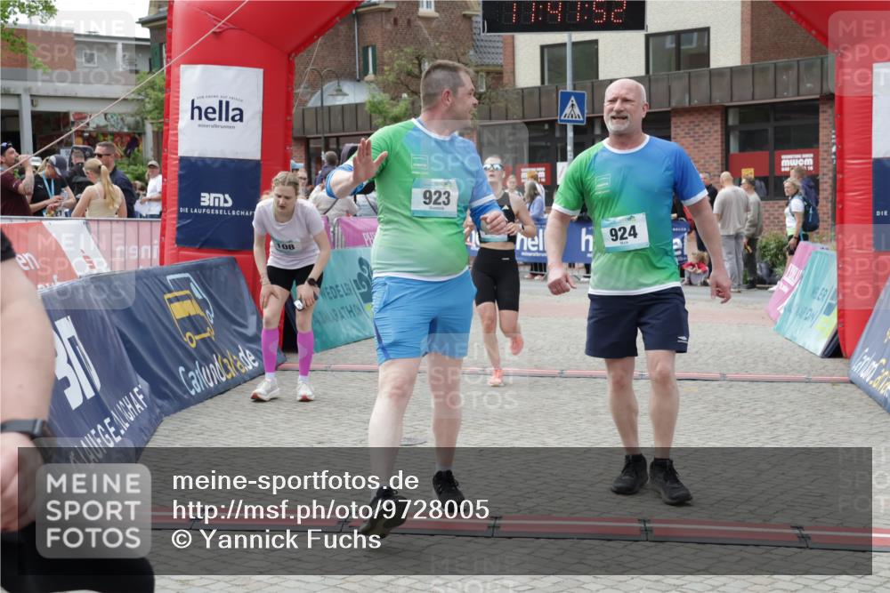 10.05.2026 - 8. Wedeler Halbmarathon Yannick Fuchs http://msf.ph/oto/9728005 10.05.2026 11:41:50 Ziel 108, 223, 923, 924, 2238 meine-sportfotos.de