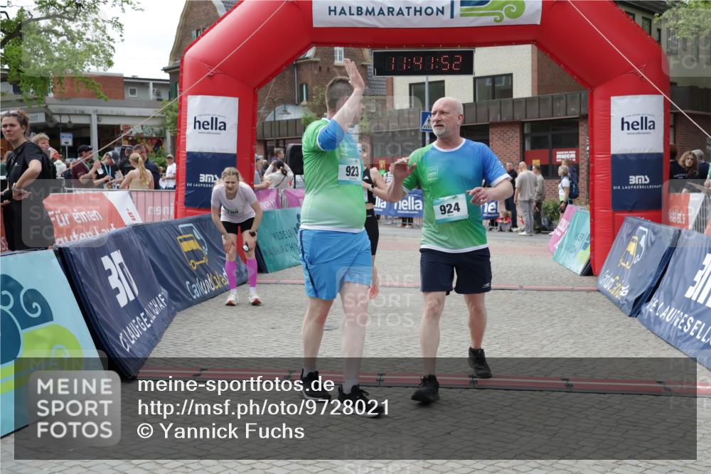 10.05.2026 - 8. Wedeler Halbmarathon Yannick Fuchs http://msf.ph/oto/9728021 10.05.2026 11:41:51 Ziel 108, 223, 923, 924 meine-sportfotos.de