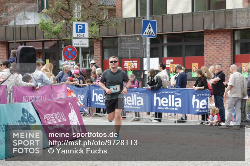 10.05.2026 - 8. Wedeler Halbmarathon Yannick Fuchs http://msf.ph/oto/9728113 10.05.2026 11:42:04 Ziel 53 meine-sportfotos.de