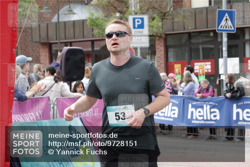 10.05.2026 - 8. Wedeler Halbmarathon Yannick Fuchs http://msf.ph/oto/9728151 10.05.2026 11:42:07 Ziel 53 meine-sportfotos.de