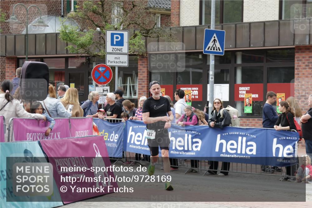 10.05.2026 - 8. Wedeler Halbmarathon Yannick Fuchs http://msf.ph/oto/9728169 10.05.2026 11:42:14 Ziel 127 meine-sportfotos.de