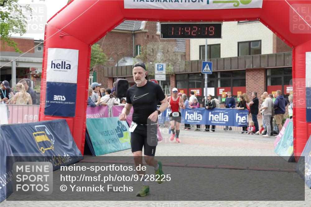 10.05.2026 - 8. Wedeler Halbmarathon Yannick Fuchs http://msf.ph/oto/9728225 10.05.2026 11:42:18 Ziel 127, 352, 1052 meine-sportfotos.de