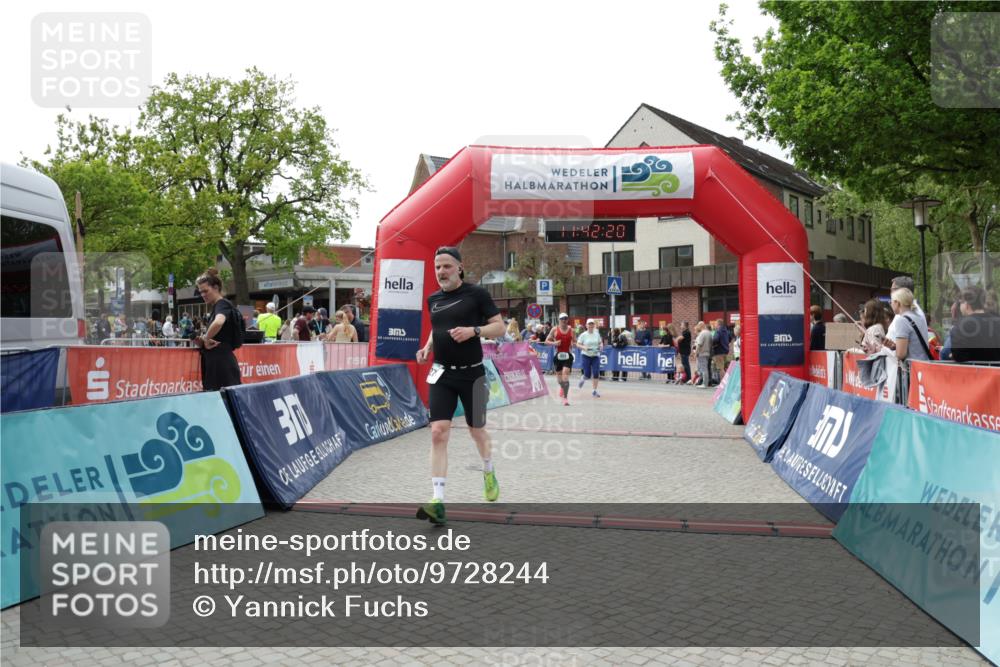 10.05.2026 - 8. Wedeler Halbmarathon Yannick Fuchs http://msf.ph/oto/9728244 10.05.2026 11:42:18 Ziel 127, 352, 1052 meine-sportfotos.de