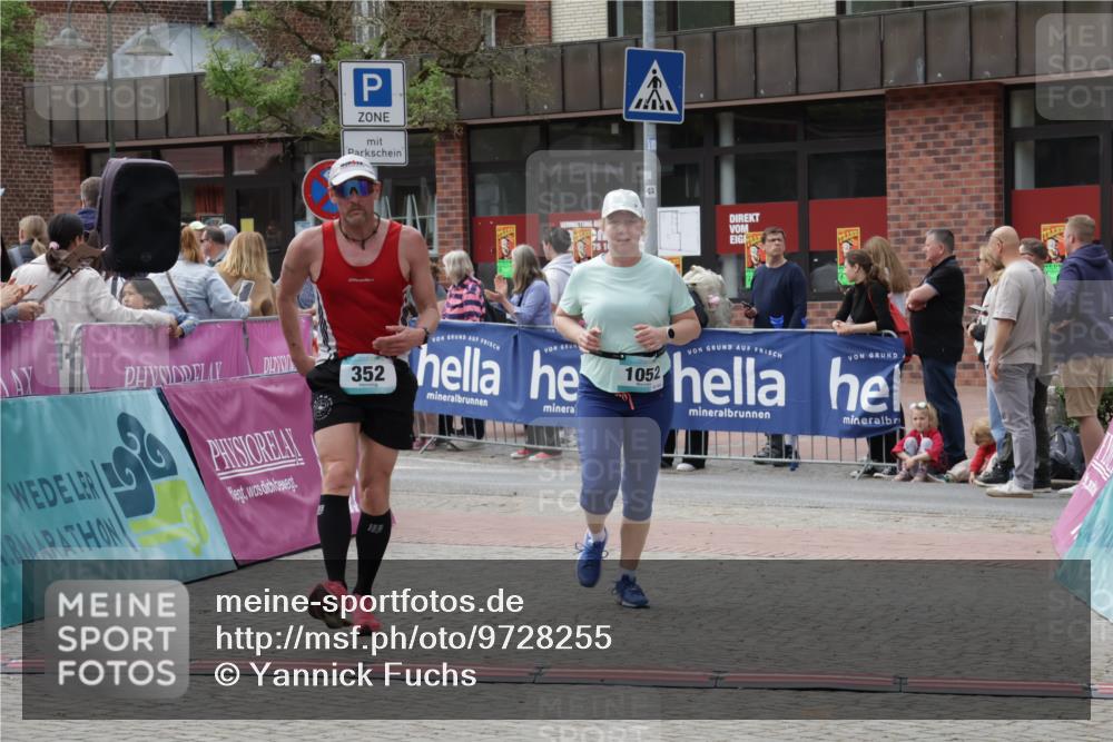 10.05.2026 - 8. Wedeler Halbmarathon Yannick Fuchs http://msf.ph/oto/9728255 10.05.2026 11:42:20 Ziel 127, 352, 1052 meine-sportfotos.de