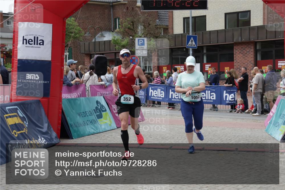 10.05.2026 - 8. Wedeler Halbmarathon Yannick Fuchs http://msf.ph/oto/9728286 10.05.2026 11:42:21 Ziel 127, 352, 1052 meine-sportfotos.de