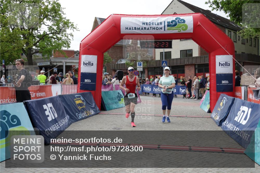 10.05.2026 - 8. Wedeler Halbmarathon Yannick Fuchs http://msf.ph/oto/9728300 10.05.2026 11:42:21 Ziel 127, 352, 1052 meine-sportfotos.de