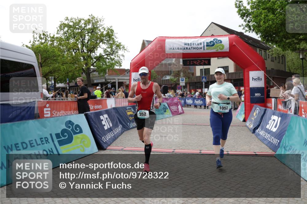 10.05.2026 - 8. Wedeler Halbmarathon Yannick Fuchs http://msf.ph/oto/9728322 10.05.2026 11:42:23 Ziel 352, 1052, 2134 meine-sportfotos.de
