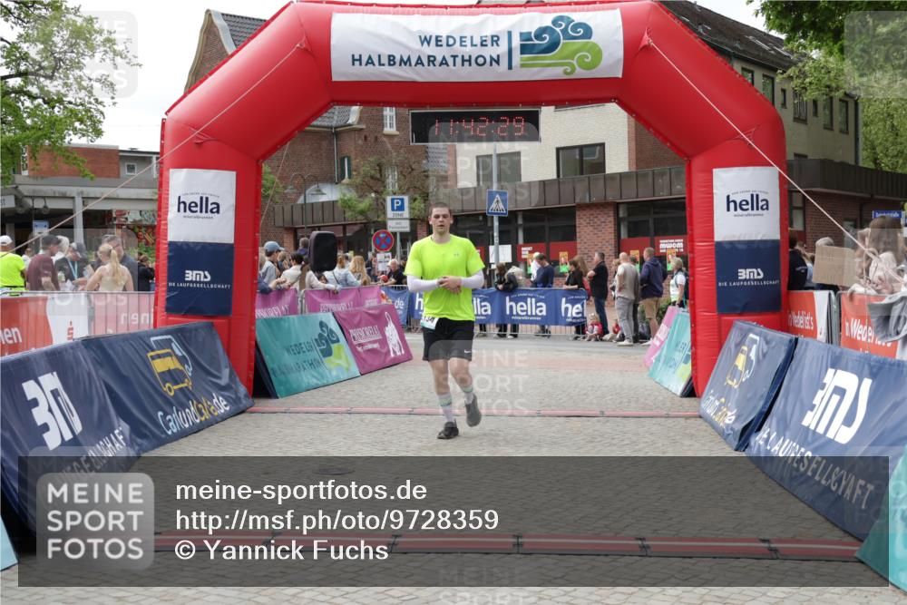 10.05.2026 - 8. Wedeler Halbmarathon Yannick Fuchs http://msf.ph/oto/9728359 10.05.2026 11:42:27 Ziel 1052, 2134 meine-sportfotos.de