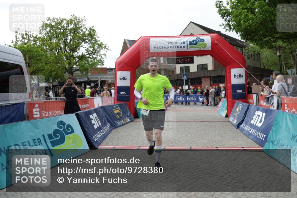 10.05.2026 - 8. Wedeler Halbmarathon Yannick Fuchs http://msf.ph/oto/9728380 10.05.2026 11:42:29 Ziel 2134 meine-sportfotos.de