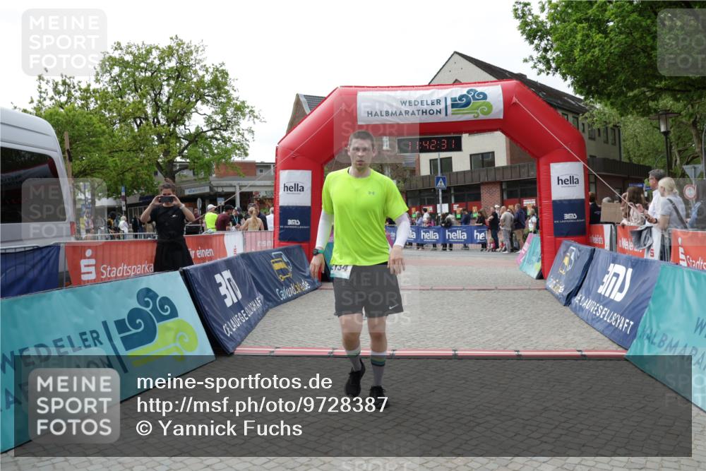 10.05.2026 - 8. Wedeler Halbmarathon Yannick Fuchs http://msf.ph/oto/9728387 10.05.2026 11:42:29 Ziel 2134 meine-sportfotos.de