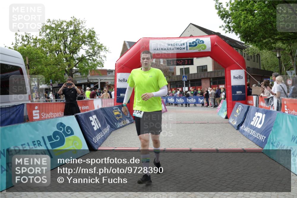 10.05.2026 - 8. Wedeler Halbmarathon Yannick Fuchs http://msf.ph/oto/9728390 10.05.2026 11:42:29 Ziel 2134 meine-sportfotos.de