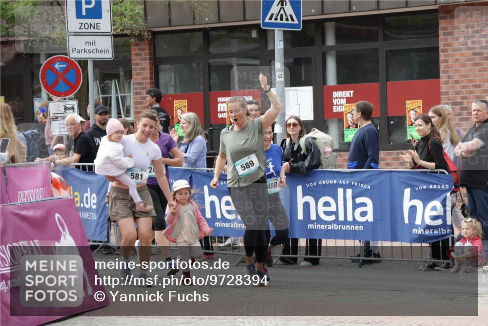 10.05.2026 - 8. Wedeler Halbmarathon Yannick Fuchs http://msf.ph/oto/9728394 10.05.2026 11:42:36 Ziel 458, 581, 589, 2035 meine-sportfotos.de