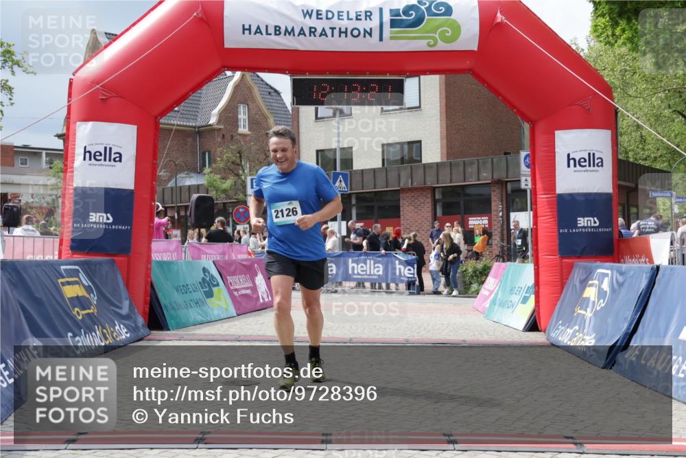 10.05.2026 - 8. Wedeler Halbmarathon Yannick Fuchs http://msf.ph/oto/9728396 10.05.2026 12:13:19 Ziel 2126 meine-sportfotos.de